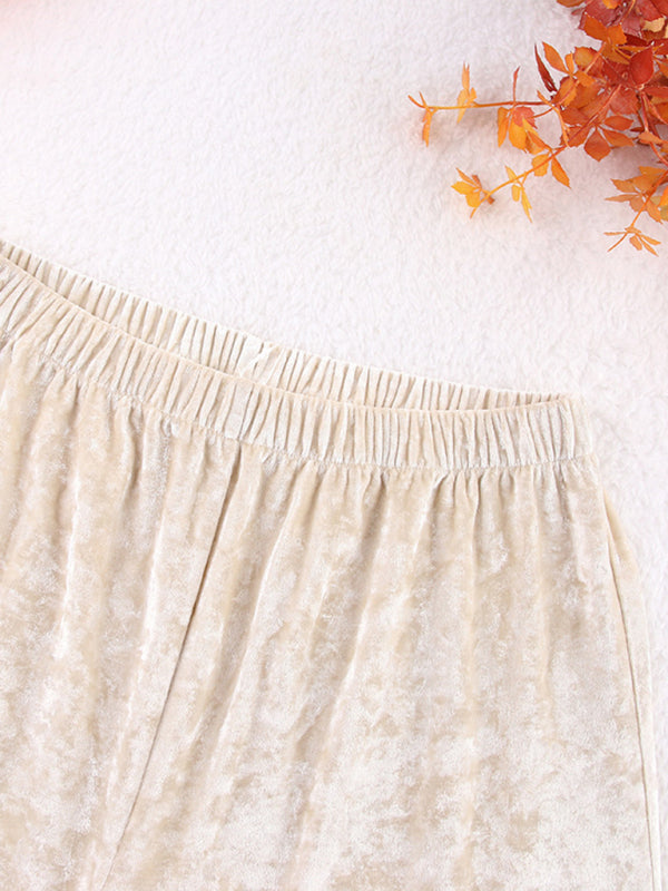 Cozy Velvet Pajama Set – Long Sleeve Top & Full-Length Pants in Soft Stretch Fabric