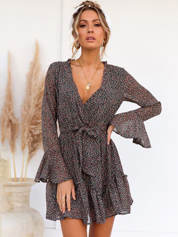 Romantic Floral V-Neck Dress – Long Flared Sleeves & Waist Cinch