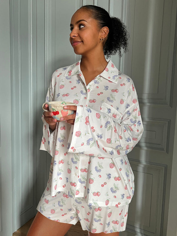 Printed Long-Sleeve Pajama Set with Slit Top & Knit Shorts – Cozy Loungewear