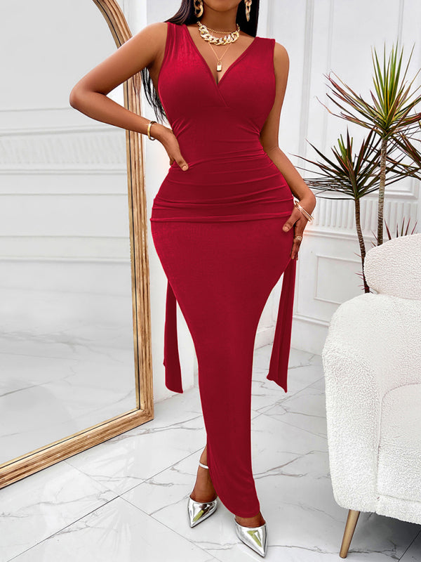 V-Neck Sleeveless Maxi Dress – Waist-Defined & Curve-Flattering Fit