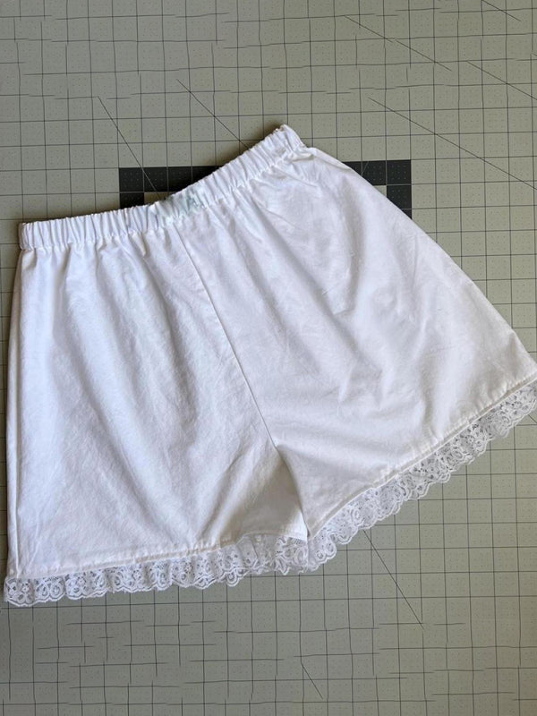 Lace Spliced Printed Outerwear Shorts – Lightweight Spring Summer Lounge Bottoms