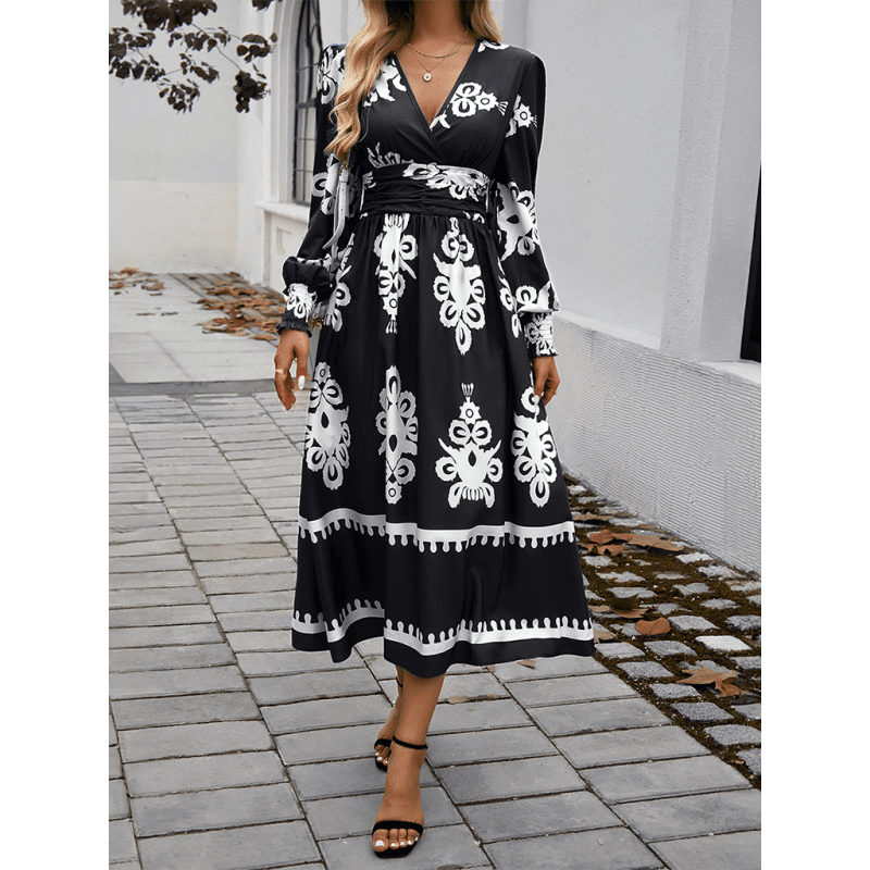 فستان أنيق بياقة على شكل حرف V وأكمام طويلة – طباعة كاملة متباينة من البوليستر المنسوج ابتسامة ماريا - كل شيء للنساء 34650951