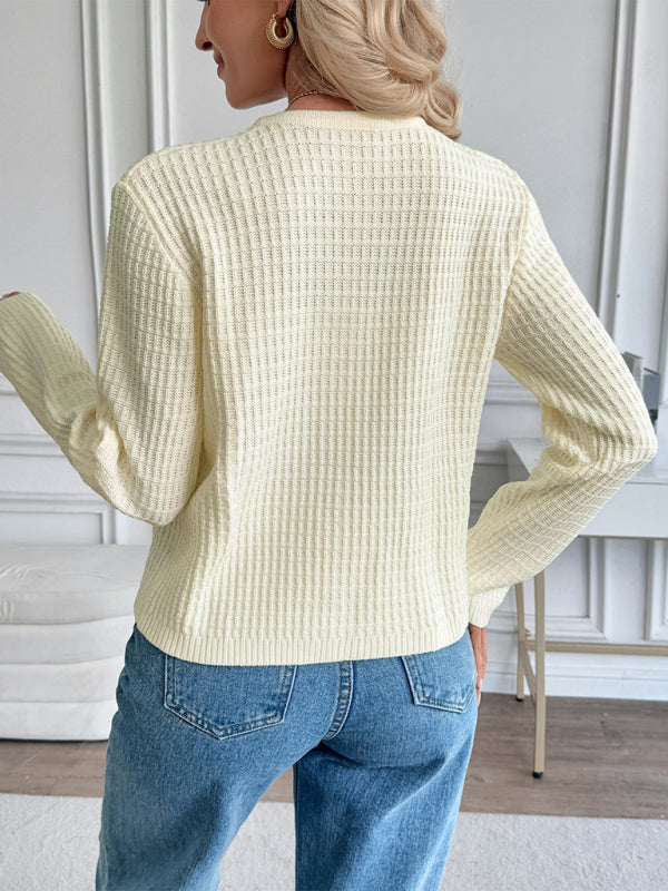 Krótki kardigan dzianinowy z metalowymi guzikami