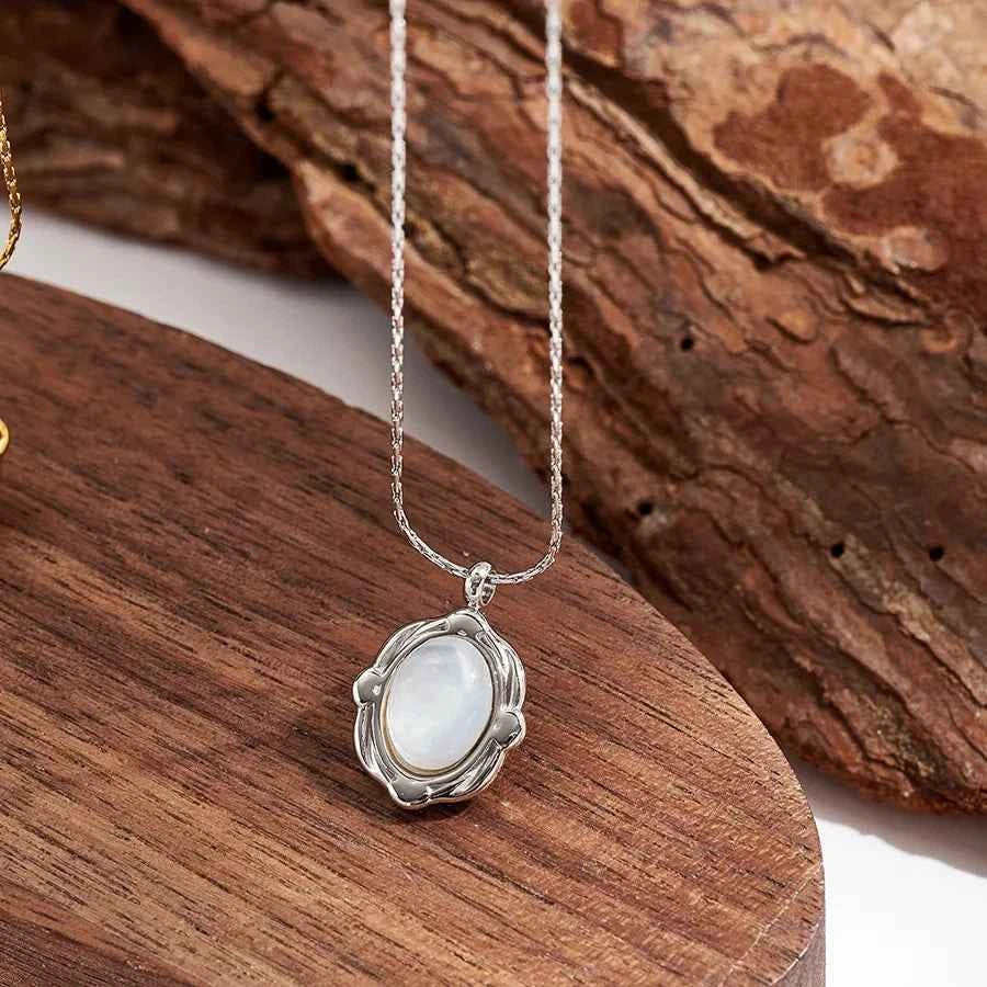 18K Gold Oval Shell Pendant Necklace