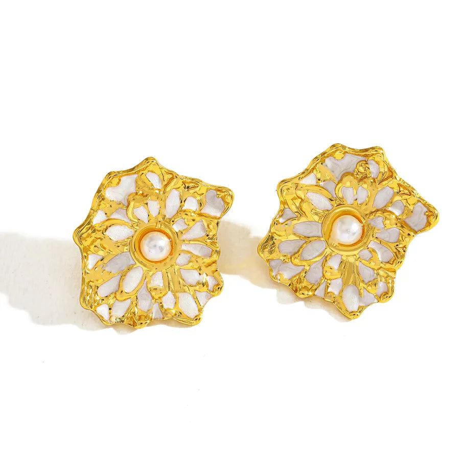 18K Gold Plated Pearl Flower Stud Earrings 23.64mm*21.08mm-white
