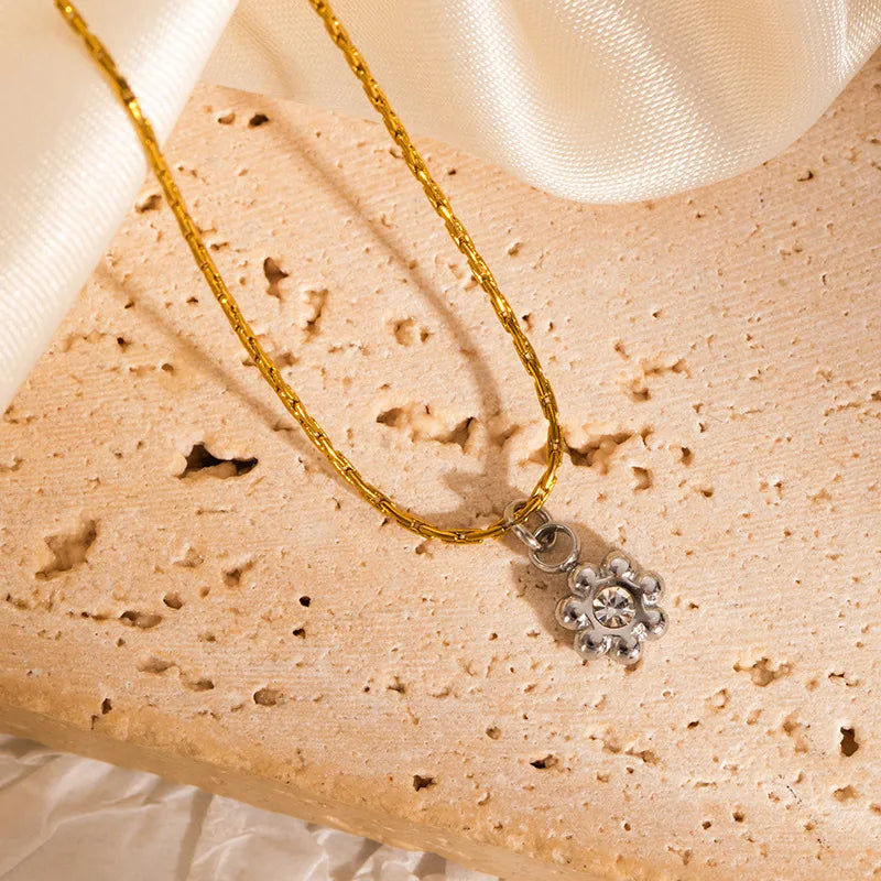 18K Gold Pentagram Necklace – Stainless Steel Flower Color