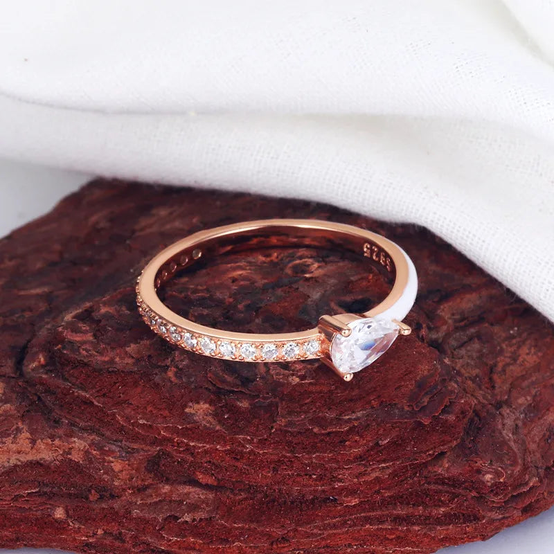 925 Sterling Silver Heart Ring with Rhinestones Drip-Shaped White