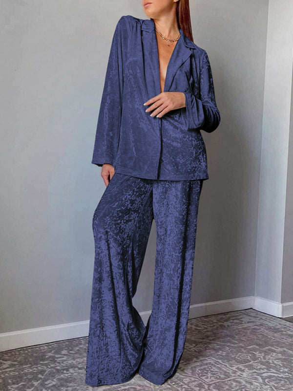Cozy Velvet Pajama Set – Long Sleeve Top & Full-Length Pants in Soft Stretch Fabric