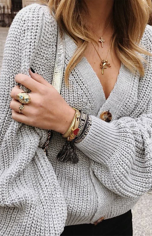 V-kaula-aukollinen lyhtyhihainen neulejakku