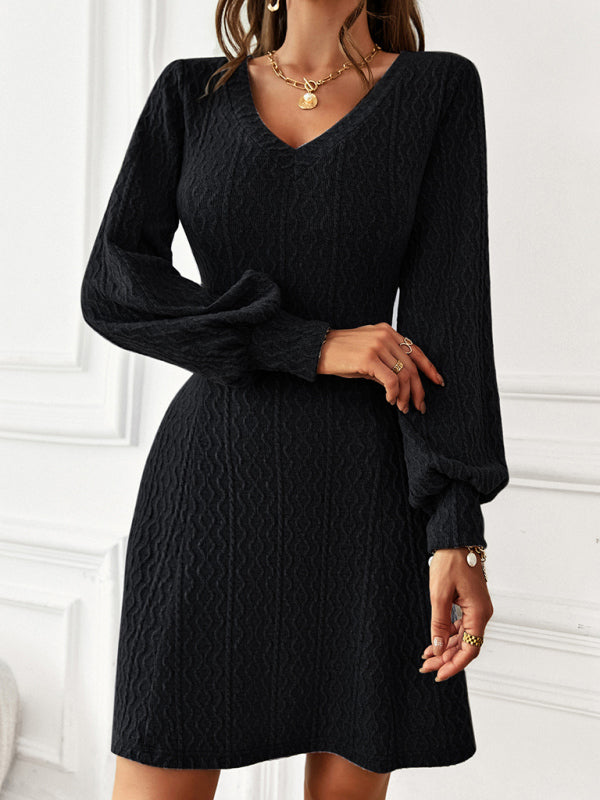 Elegant V-Neck Knit Midi Dress – Waist-Defining & Long Sleeves for Fall/Winter