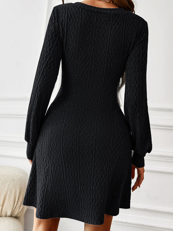 Elegant V-Neck Knit Midi Dress – Waist-Defining & Long Sleeves for Fall/Winter