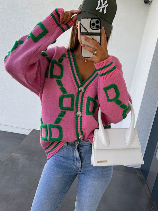 Kontrastineulottu lörttähihainen neuletakki