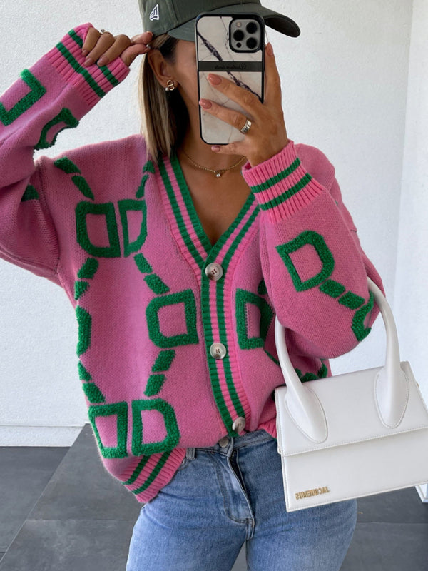 Kontrastineulottu lörttähihainen neuletakki