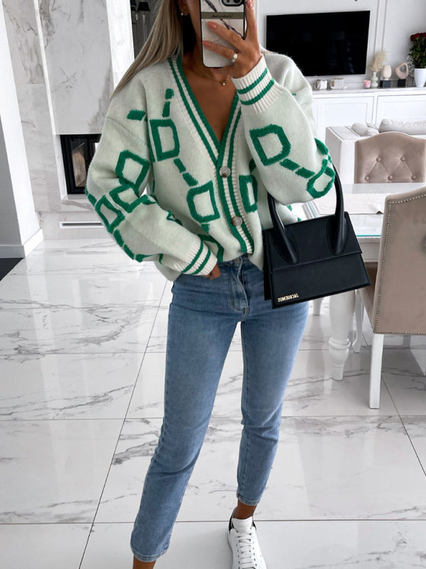 Kontrastineulottu lörttähihainen neuletakki