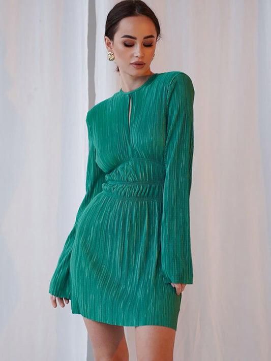 Pleated Long-Sleeve Mini Dress – Elegant Autumn-Winter Styling in Black & Green