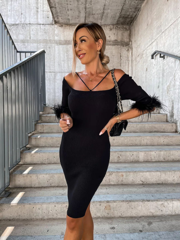 Strickkleid mit schulterfreiem Schnitt und Kunstpelzärmeln – Schicker Frühlingsparty-Look