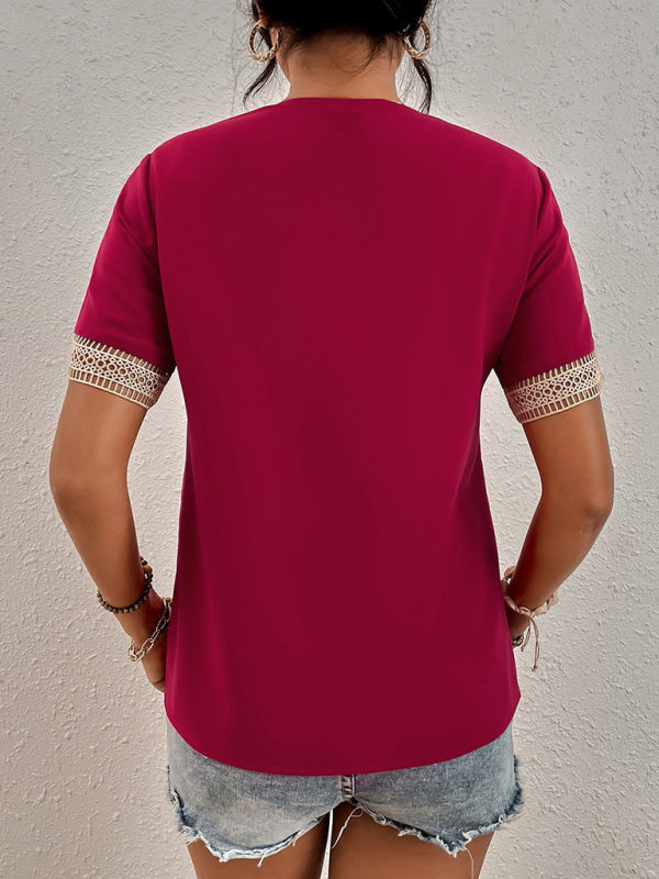 Haut court à manches courtes avec col en V en dentelle – Smiling Maria