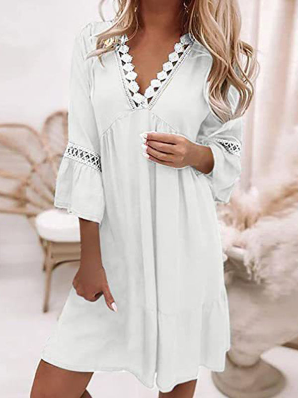 Bohemian Sleeveless Paisley Midi Dress with Lace Paneling – V-Neck A-Line Fit