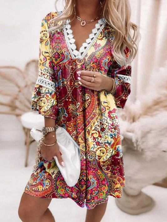Bohemian Sleeveless Paisley Midi Dress with Lace Paneling – V-Neck A-Line Fit