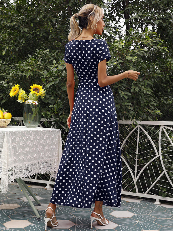 Kleid mit gepunktetem V-Ausschnitt und Schlitz – Kurzarm, Baumwollmischung, fließende Passform
