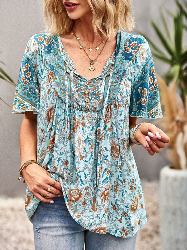 Blouse à manches courtes avec col en V et motif floral