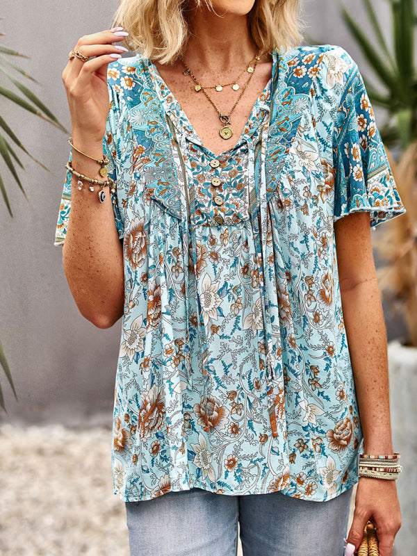 Blouse à manches courtes avec col en V et motif floral