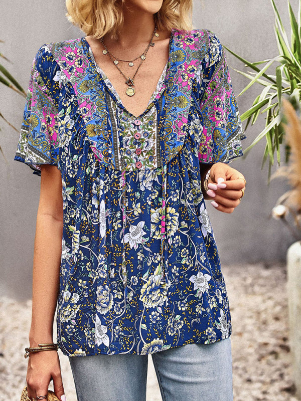 Blouse à manches courtes avec col en V et motif floral
