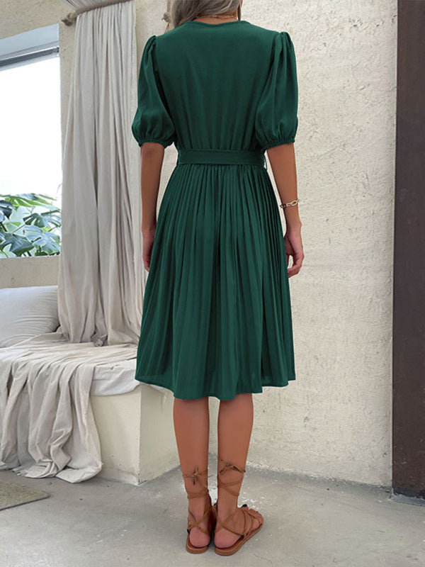Solid Color V-Neck Sleeveless Pleated Midi Dress – Elegant & Comfortable