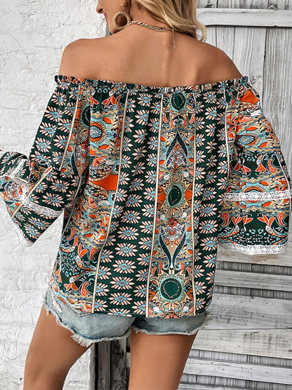 Blouse fleurie à nouer avec une épaule dénudée