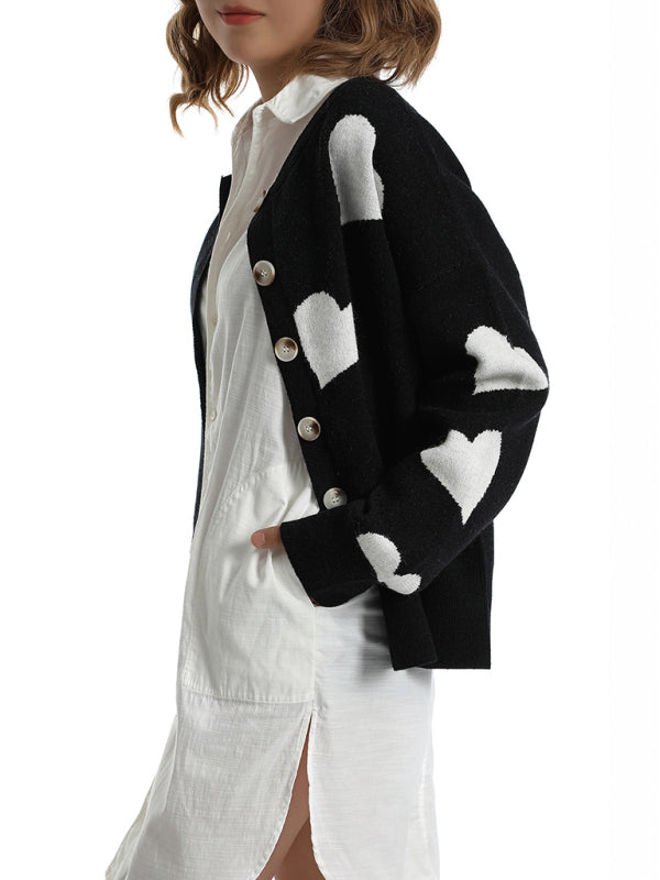 Neulottu sydännapillinen neuletakki