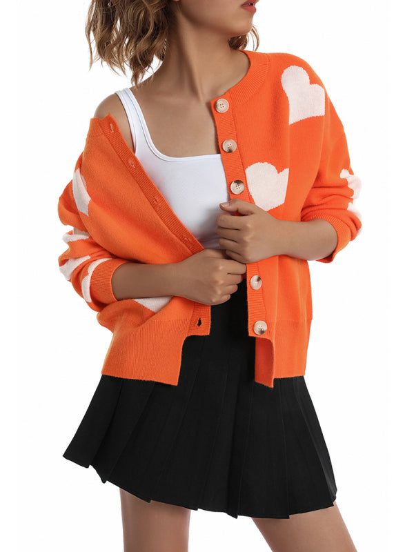 Neulottu sydännapillinen neuletakki