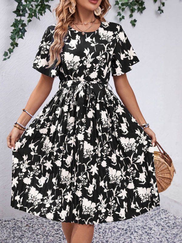 Floral Print Waist-Defined Dress – Round Neck, Lace Detail, Spring Look