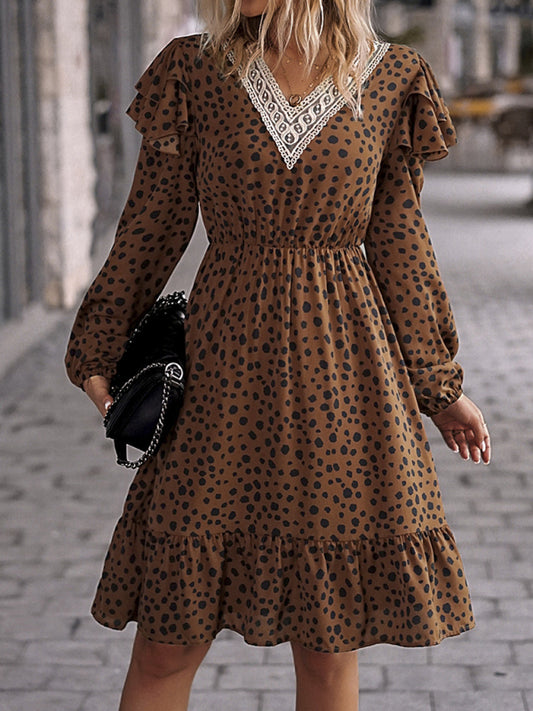 Damenkleid mit Rüschen und V-Ausschnitt aus Spitze – Elegantes Patchwork-Design, Langarm, Khaki