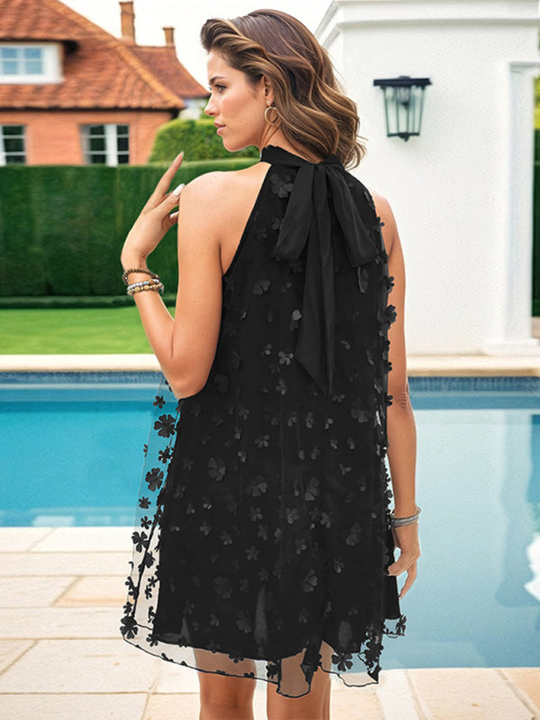 Loose Halterneck Dress with Floral Detail – Lightweight & Flowy for Summer