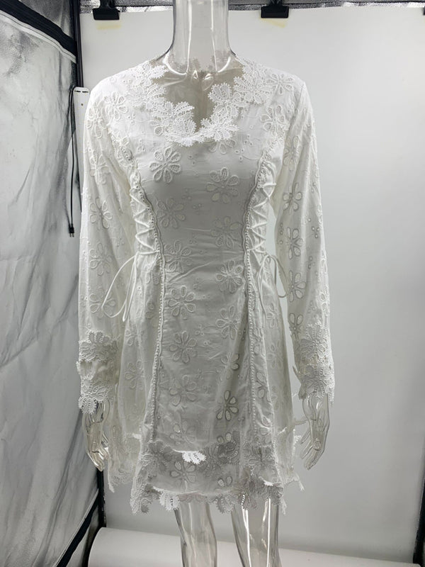 White Long Sleeve Lace V-Neck Slim Fit Mini Dress – Elegant & Lightweight