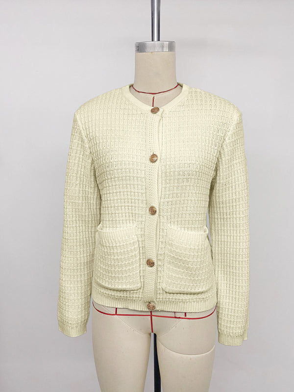 Gebreid vest met metalen knopen