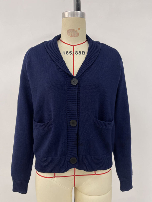 Sweter kardigan z dzianiny z dekoltem w serek i flagą