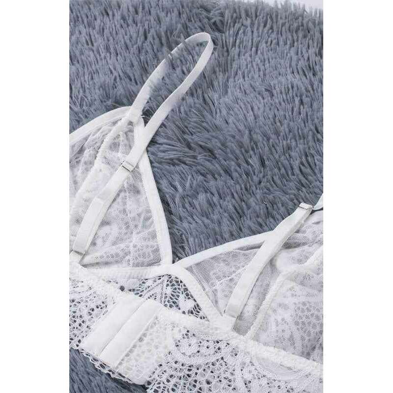 Smiling Maria lace bralette and high-waist panty set in white with delicate floral lace details