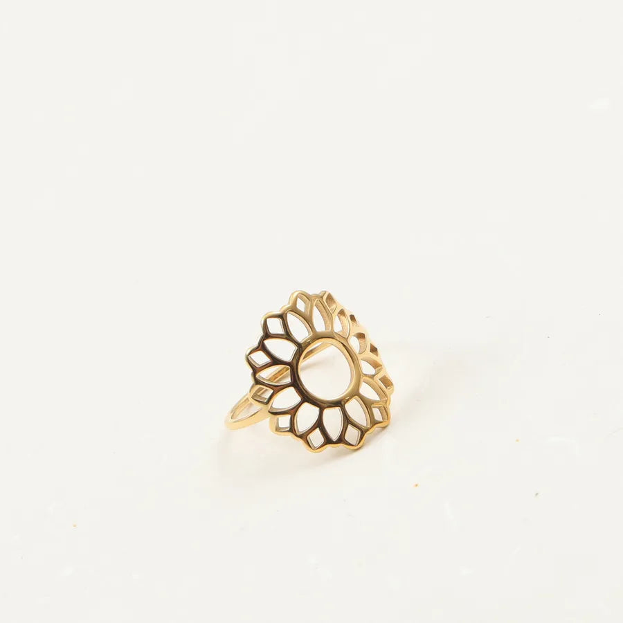 18K Gold Hollow Flower Titanium Steel Ring