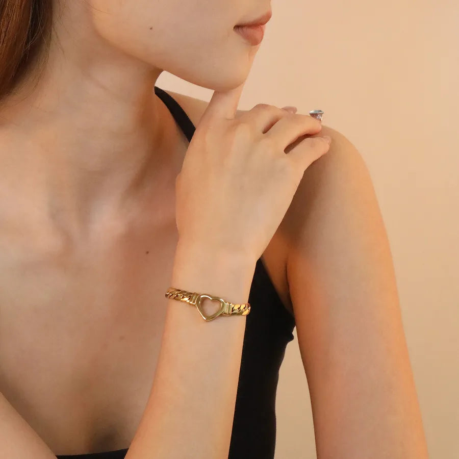 18K Gold Hollow Heart Bracelet for Women