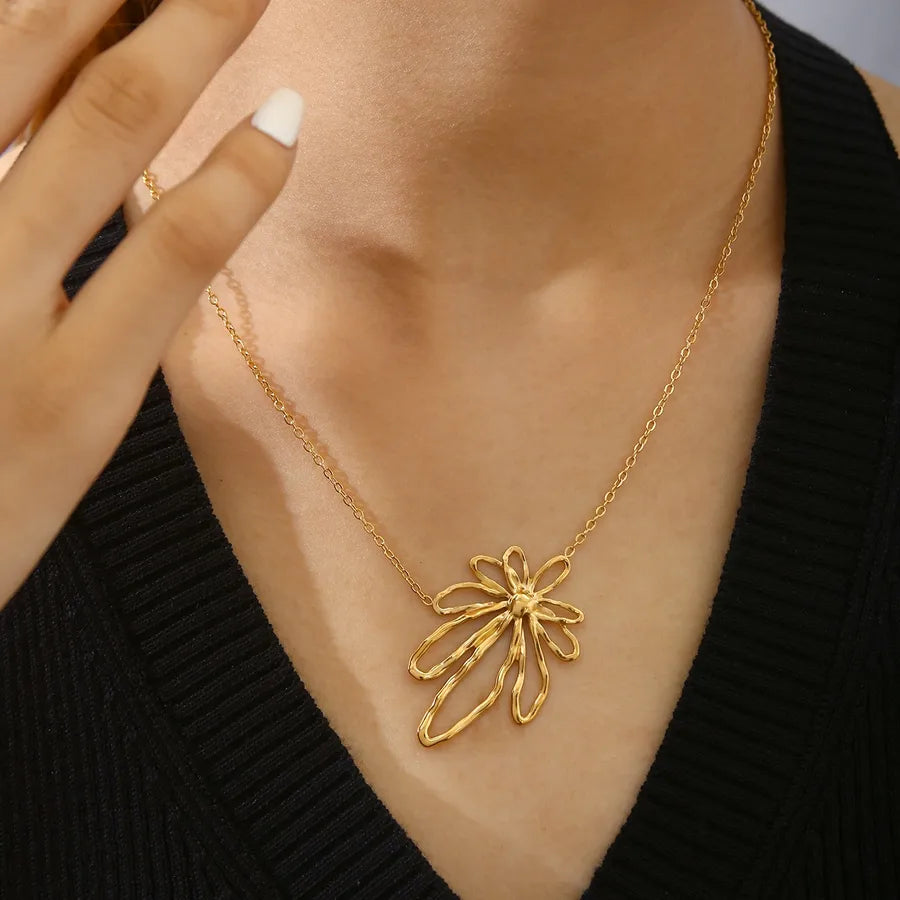 Gold Flower Pendant Necklace for Women