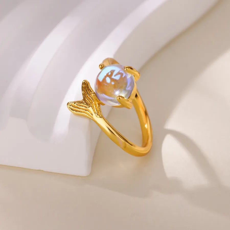 Elegant 18K Gold Zircon Fish Tail Ring