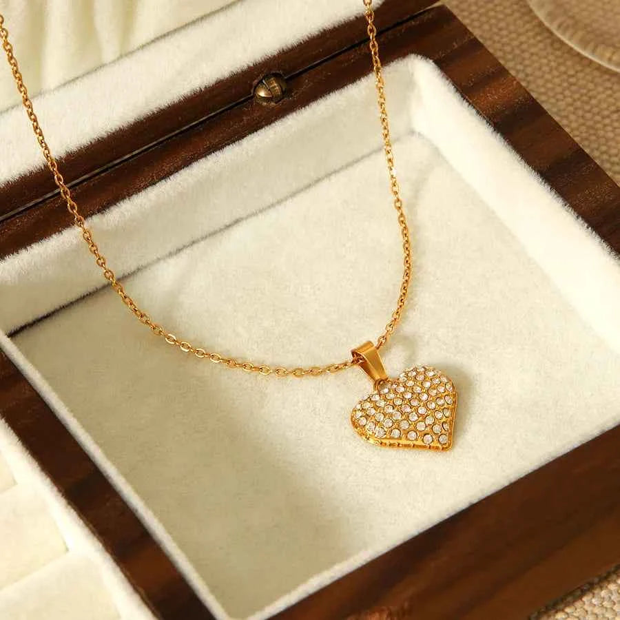 Heart-Shaped Zircon Pendant Necklace - Gold