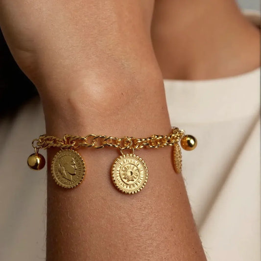 Gold Queen Head Pendant Bracelet