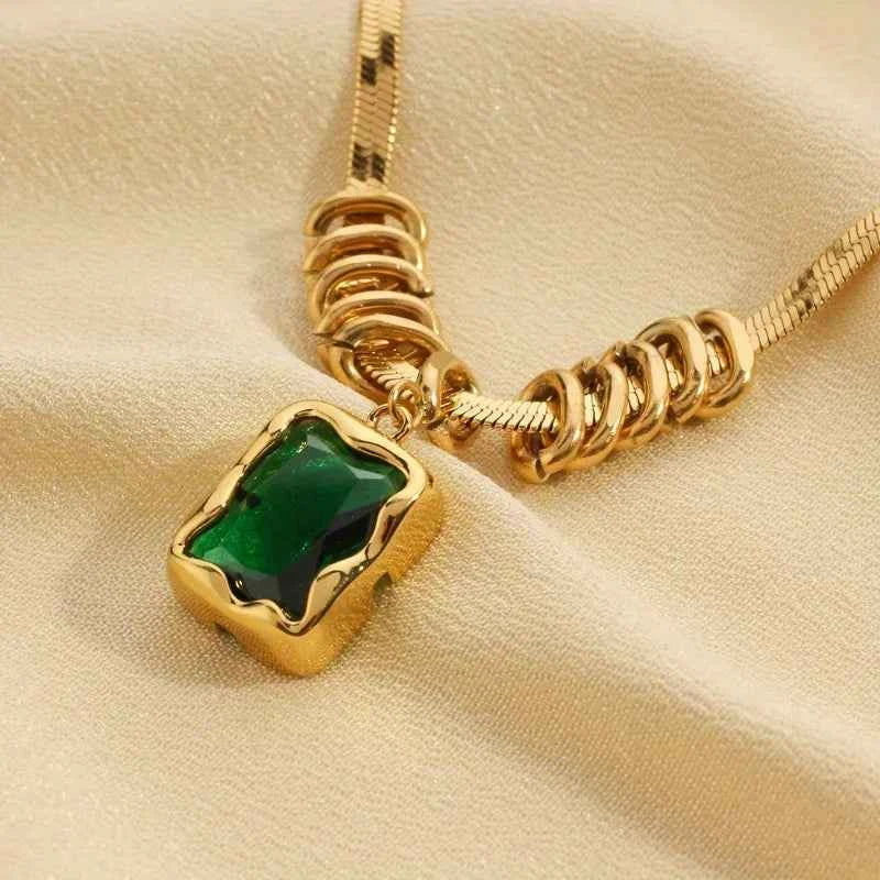 Emerald Square Pendant Necklace – Gold Geometric Chain