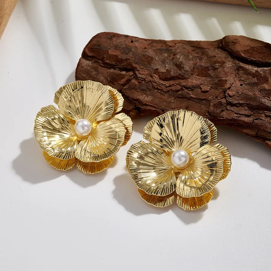 Geometric Petal Fan Earrings with Imitation Pearl