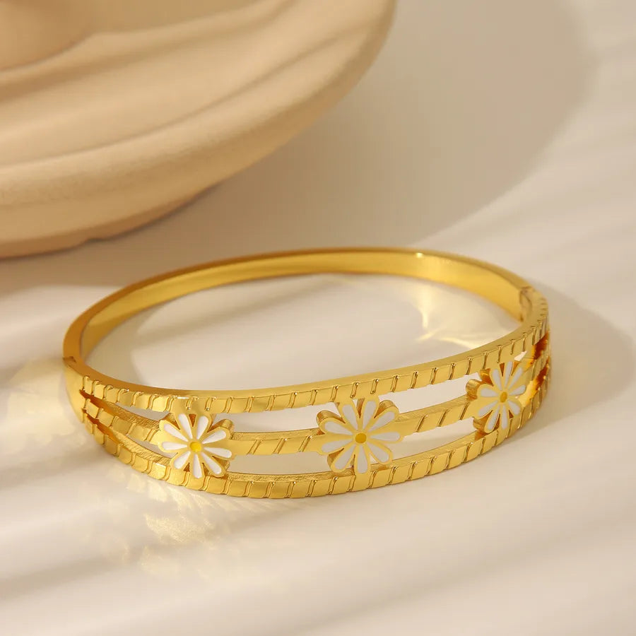 18K Gold Butterfly Bangle Bracelet W748