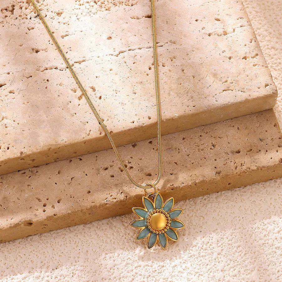 Boho Floral Pendant Necklace – 18K Gold Plated