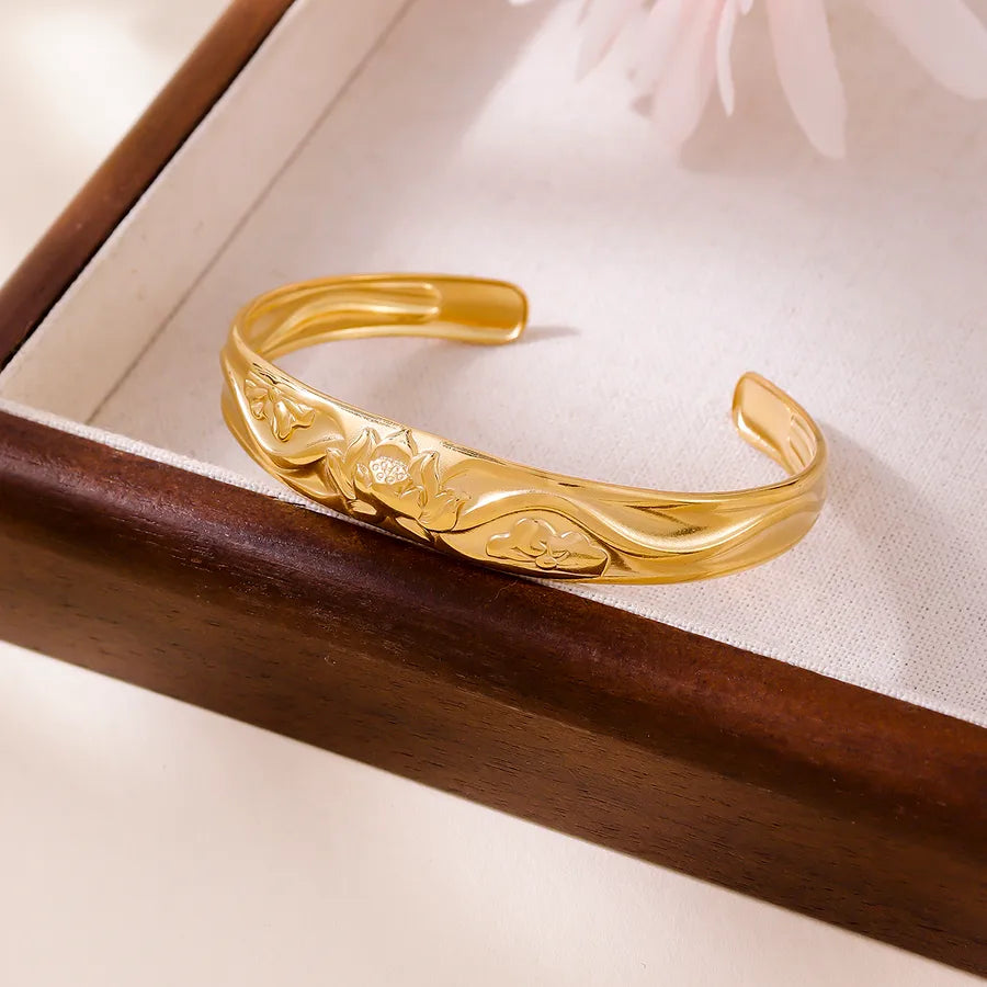 18K Gold Geometric Open Hand Bracelet