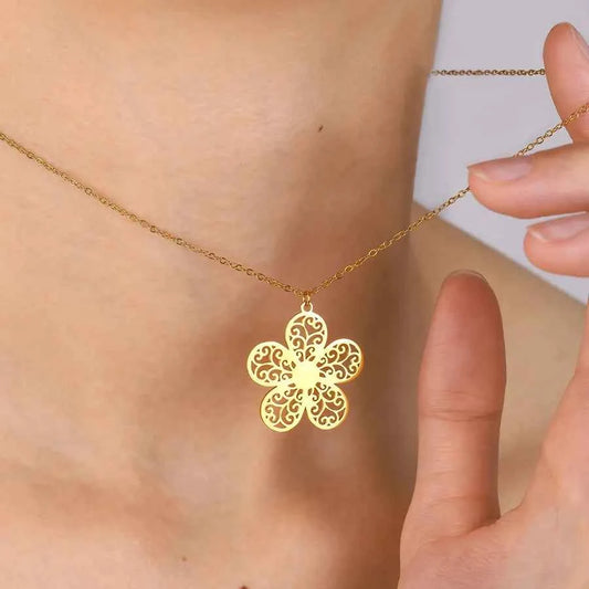 18K Gold Hollow Flower Stainless Steel Necklace